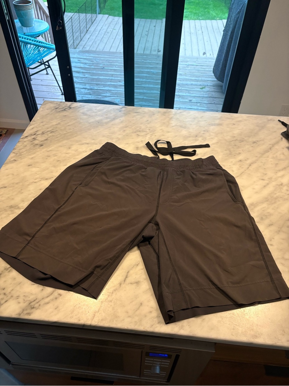 lululemon athletica Men's Performance Drawstring Shorts - Dark Brown